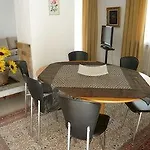 Siesta, Park & Pool Living Apartahotel