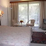 Siesta, Park & Pool Living