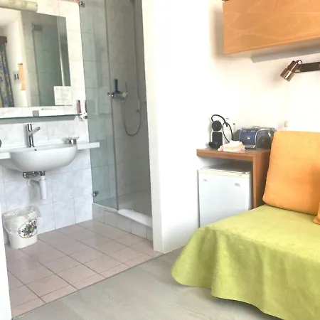 Siesta, Park & Pool Living