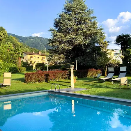 Siesta, Park & Pool Living