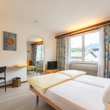 Siesta, Park & Pool Living Losone