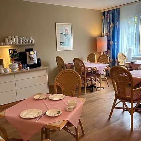 Siesta, Park & Pool Living Losone