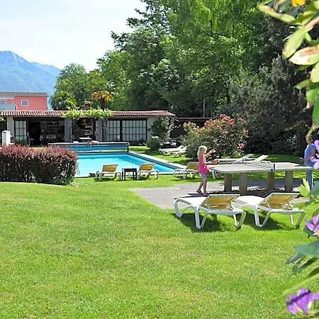 Siesta, Park & Pool Living