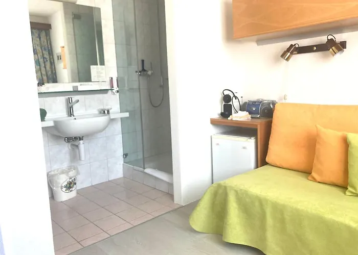 Siesta, Park & Pool Living