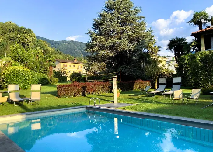 Siesta, Park & Pool Living