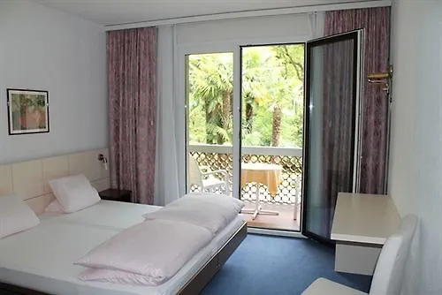 Siesta, Park & Pool Living