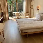 Siesta, Park & Pool Living