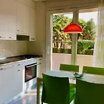 Siesta, Park & Pool Living Losone