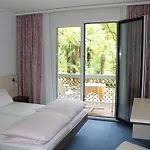 Siesta, Park & Pool Living