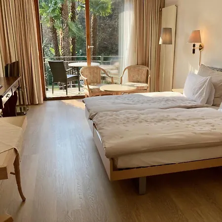 Siesta, Park & Pool Living