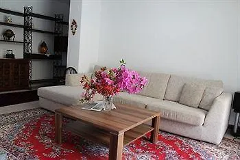 Siesta, Park & Pool Living Апарт-отель