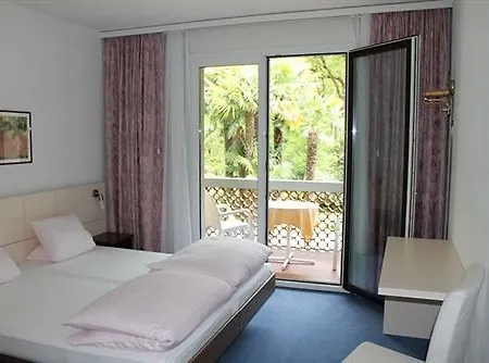 Siesta, Park & Pool Living