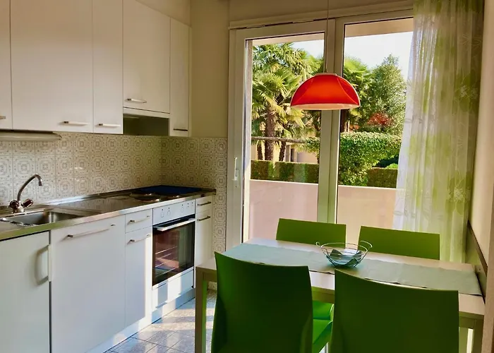 Siesta, Park & Pool Living لوزون