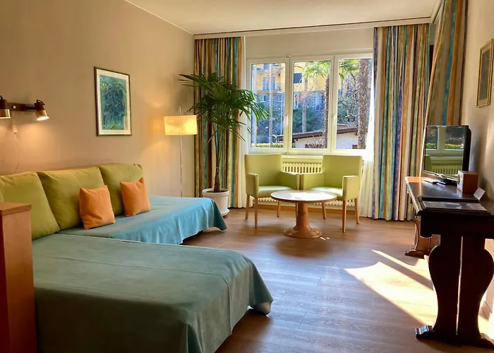 Siesta, Park & Pool Living 3* لوزون