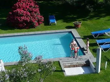 Siesta, Park & Pool Living